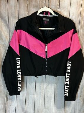 Thrill 94 Black & Hot Pink Chevron Cropped Windbreaker